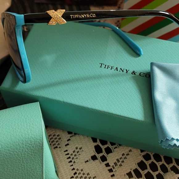 👄TIFFANY & COMPANY SUNGLASSES ✅ MADE IN ITALY BOX, CASE INCLUDED✅ - Picture 6 of 7
